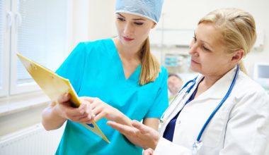 Când a fost introdus reperajul stereotactic în practica medicală din România?