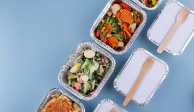 Sunt compatibile caserole de aluminiu cu friteuza cu aer cald (air fryer)?